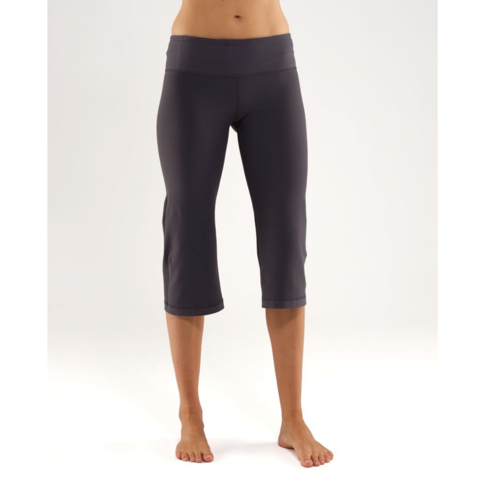 Lululemon Groove Crop Reversible Pants.